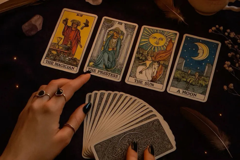 Tarot evolutivo: qué es (y qué no es) + cómo puede ayudarte a tomar decisiones con más claridad