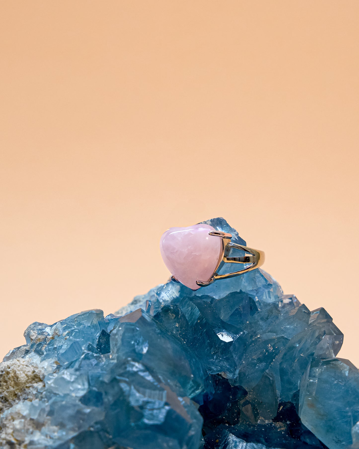 ANILLO CORAZÓN DE CUARZO ROSA