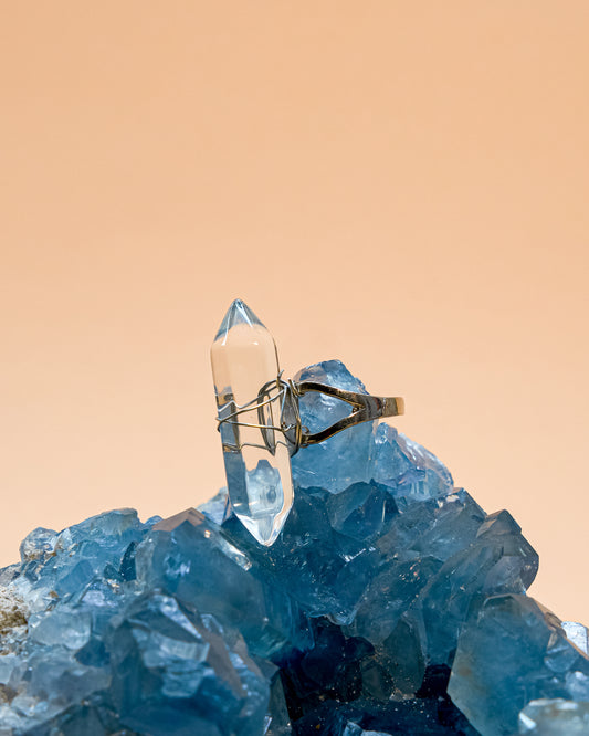 VOGEL DOUBLE TERMINATED RING CLEAR QUARTZ