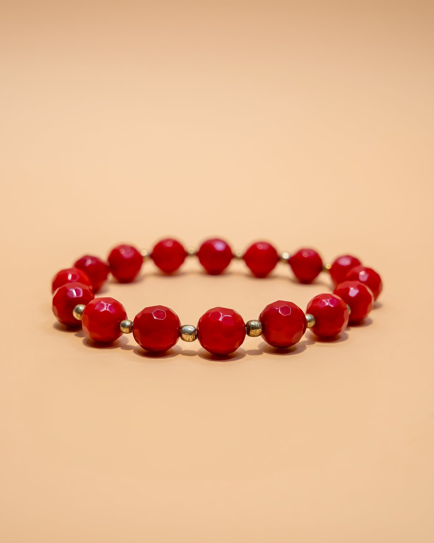 Pulsera de coral rojo facetado