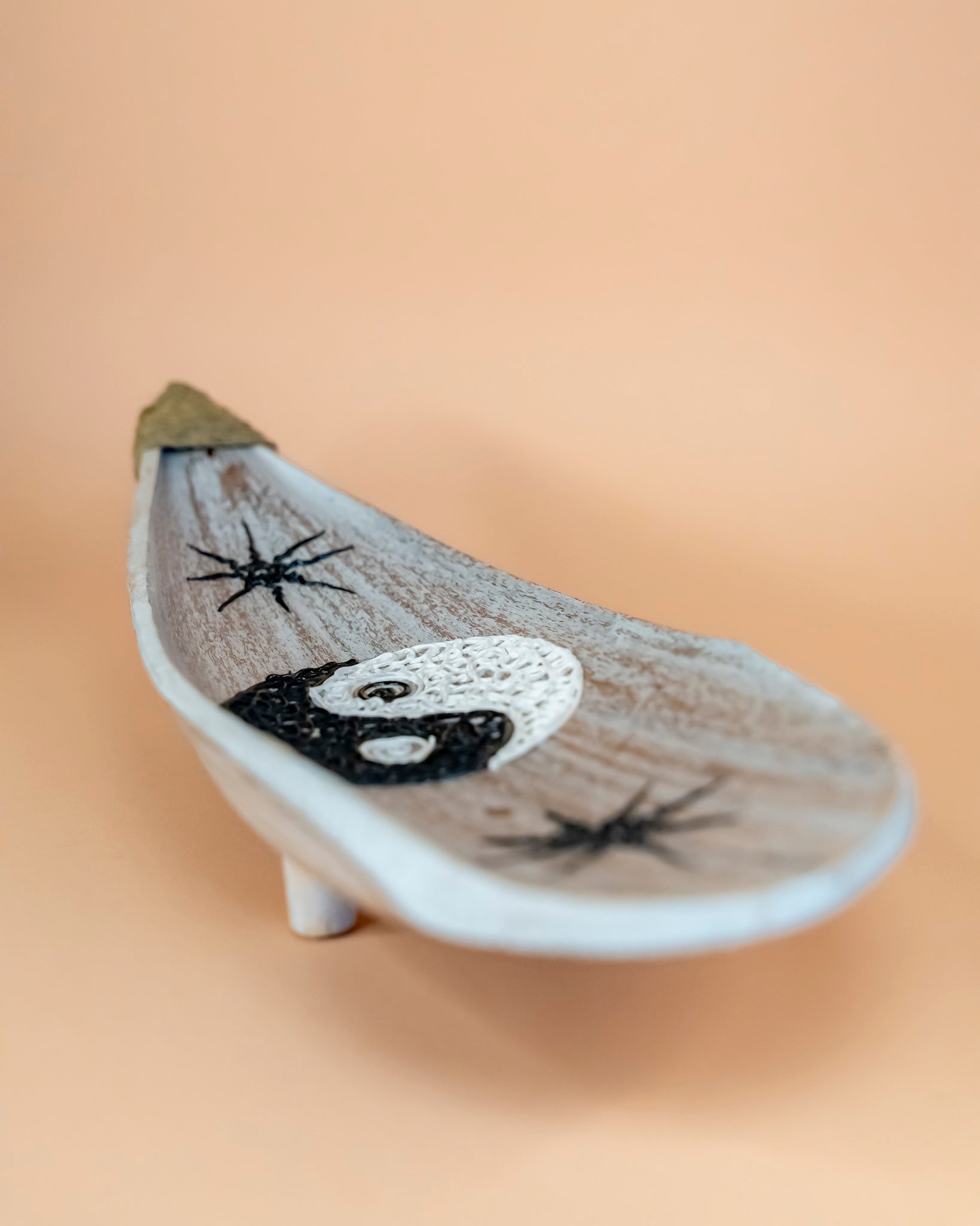 YING YANG COCONUT LEAF INCENSE BURNER