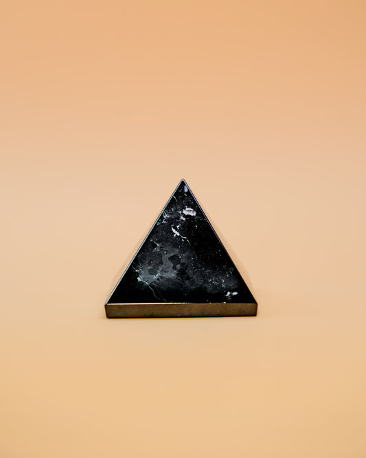 PIRAMIDE DE TURMALINA PULIDA