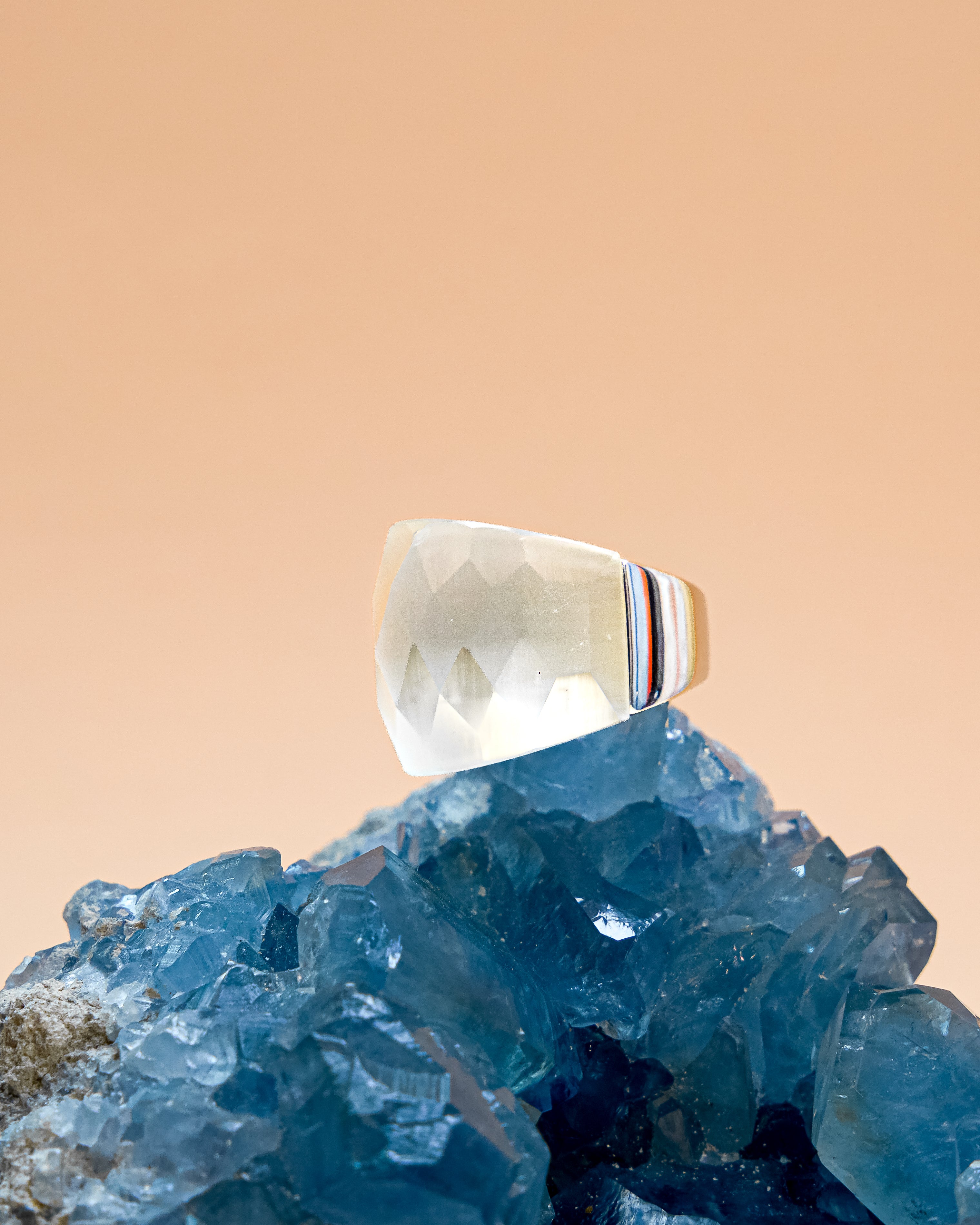 ANILLO OJO DE GATO GRIS FACETADO