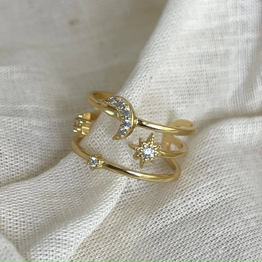 ANILLO BAÑADO EN PLATA DE LEY Y ORO DE 18K CON BAÑO DE ESTRELLA Y LUNA 